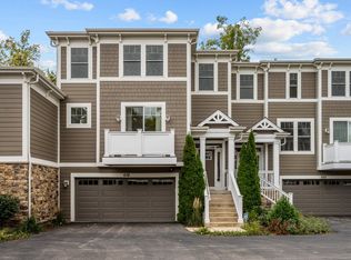 828 Chestnut St, Deerfield, IL 60015