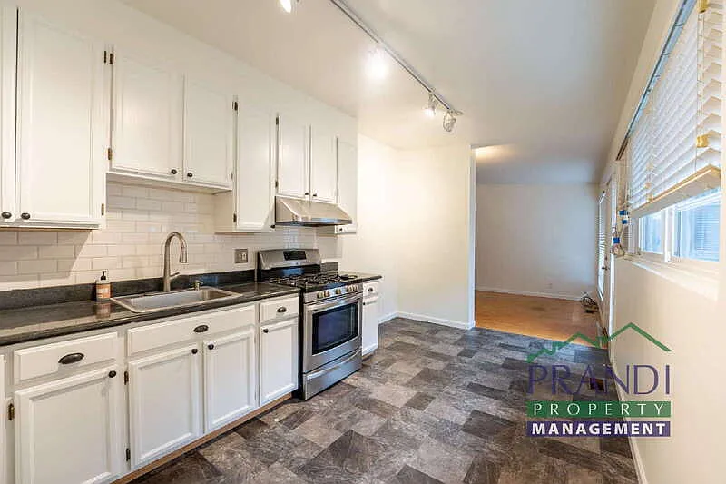 2 bed, 1.0 bath, 950 sqft, $3,600 — Photo 4