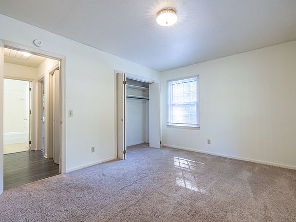 3rd image of 106 Strode Cir #96cac459a