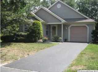 14 Strawberry Ln, Lakewood, NJ 08701