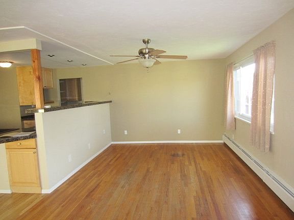 4th image of 205 W Hotchkiss Ave