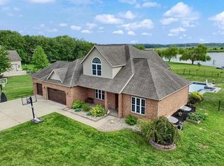 9176 Schmalz Rd, Saint Jacob, IL 62281