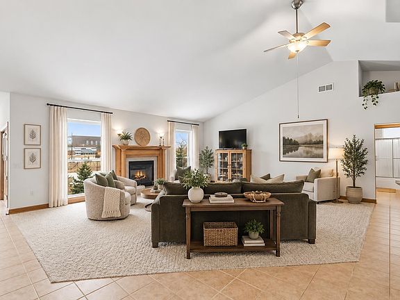 4th image of 2026 Stonehaven Dr