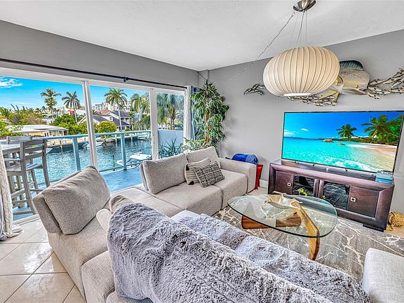 3rd image of 140 NE 28th Avenue #307