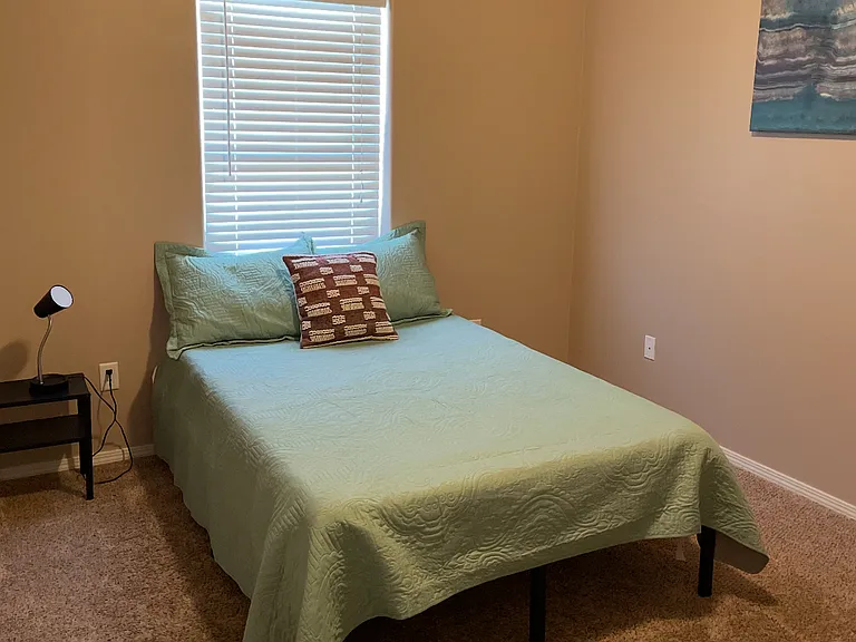 2203 W Washington Ave — Photo 4