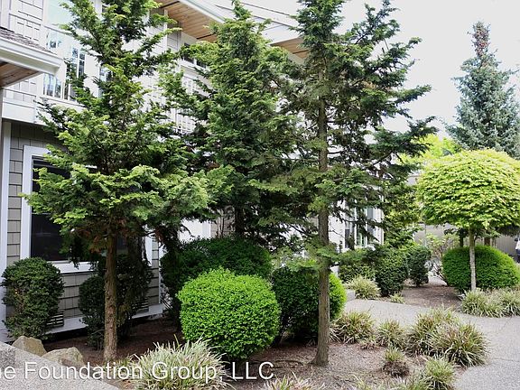 3rd image of 12545 Roosevelt Way NE APT 202
