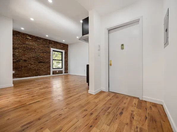 128 Montague Street image 3 of 9