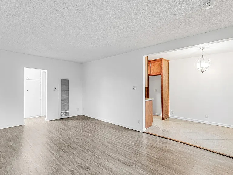 5923 Carlton Way — Photo 13
