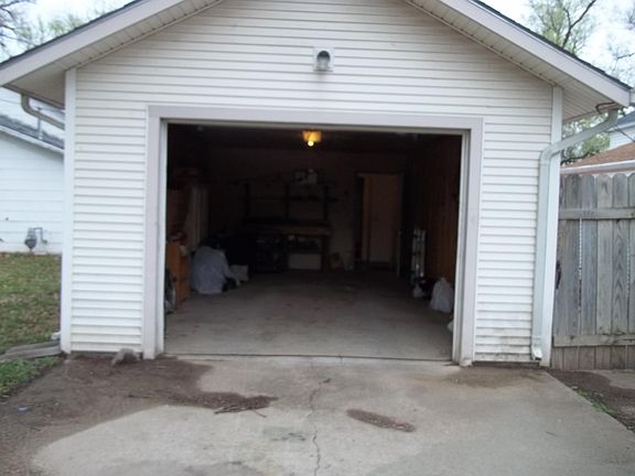 2nd image of 419 NE 6th St