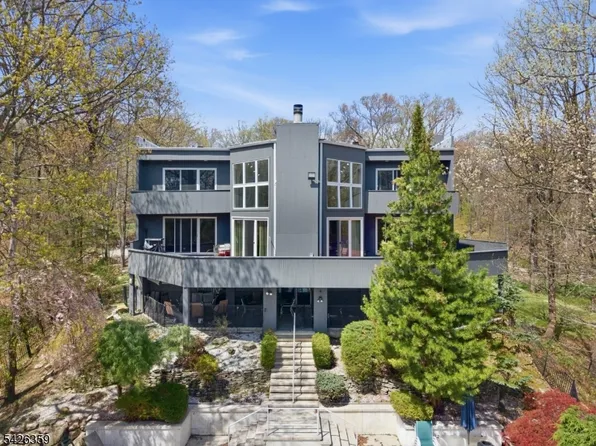 36 Fox Ledge Rd, Kinnelon Boro, NJ 07405