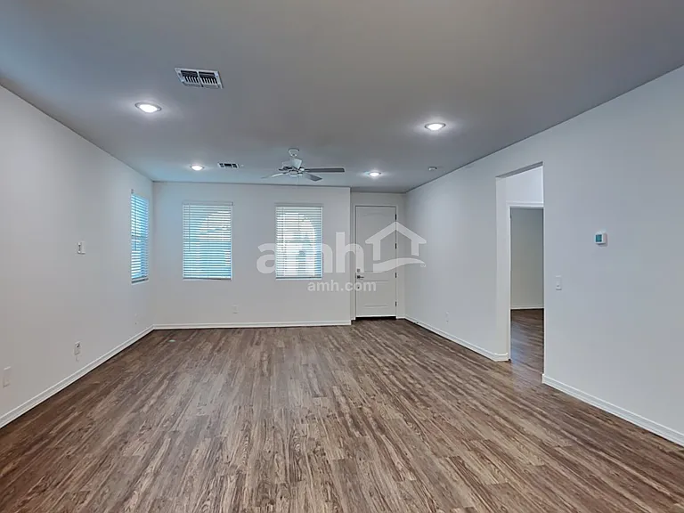 815 S 150th Dr — Photo 9