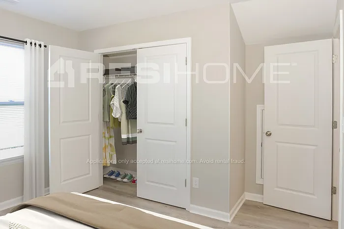 208 Hailey May Ct — Photo 9