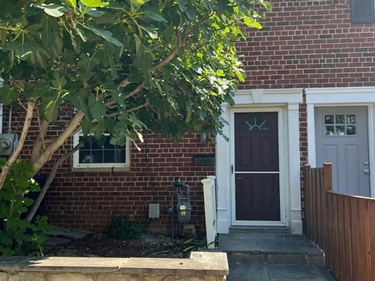 209 Burgess Ave — Photo 2