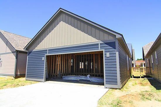 2nd image of 812 Auburn Dr APT 6
