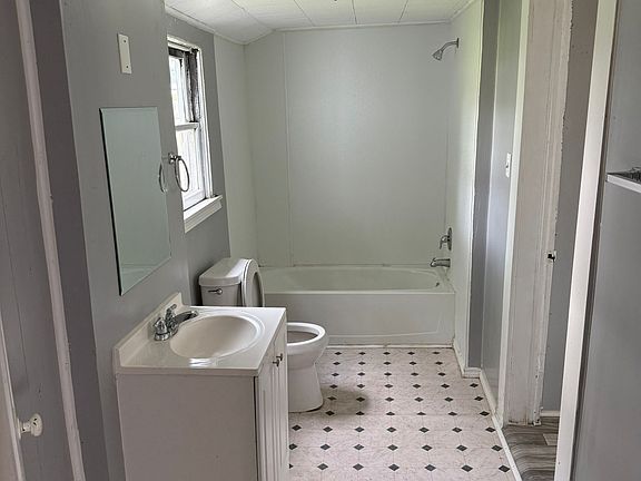 5th image of 2649 Royal Ave