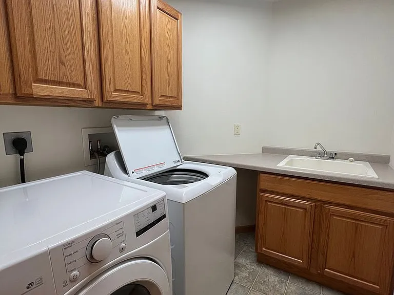 137 E Charles St — Photo 9