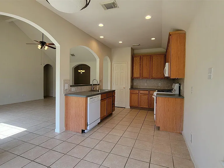 4822 Bonny Loch Ln — Photo 11