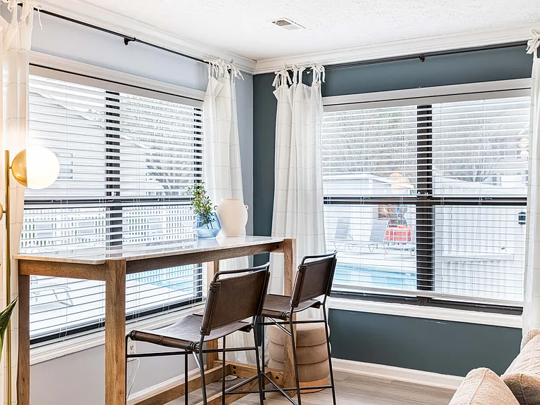 Lakehurst Apartments — Photo 4
