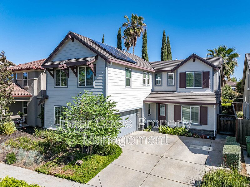 1st image of 376 Bougainvilla Dr