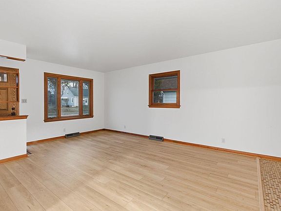 5th image of 1521 Illinois STREET