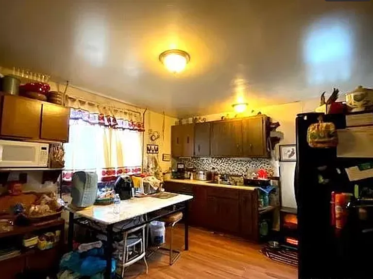512 Washington St — Photo 4