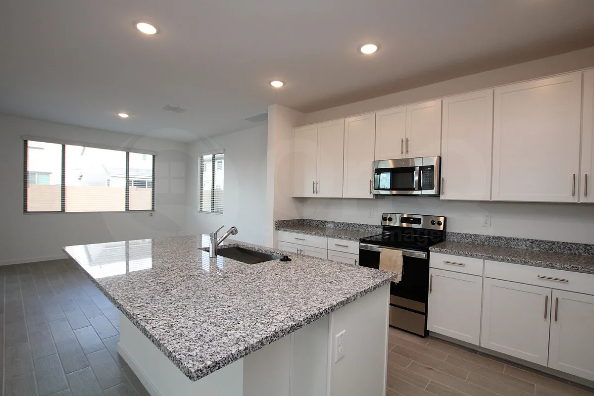 3 bed, 2.5 bath, 1986 sqft, $2,399 — Photo 2