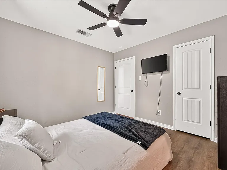 1005 Avenue D — Photo 33