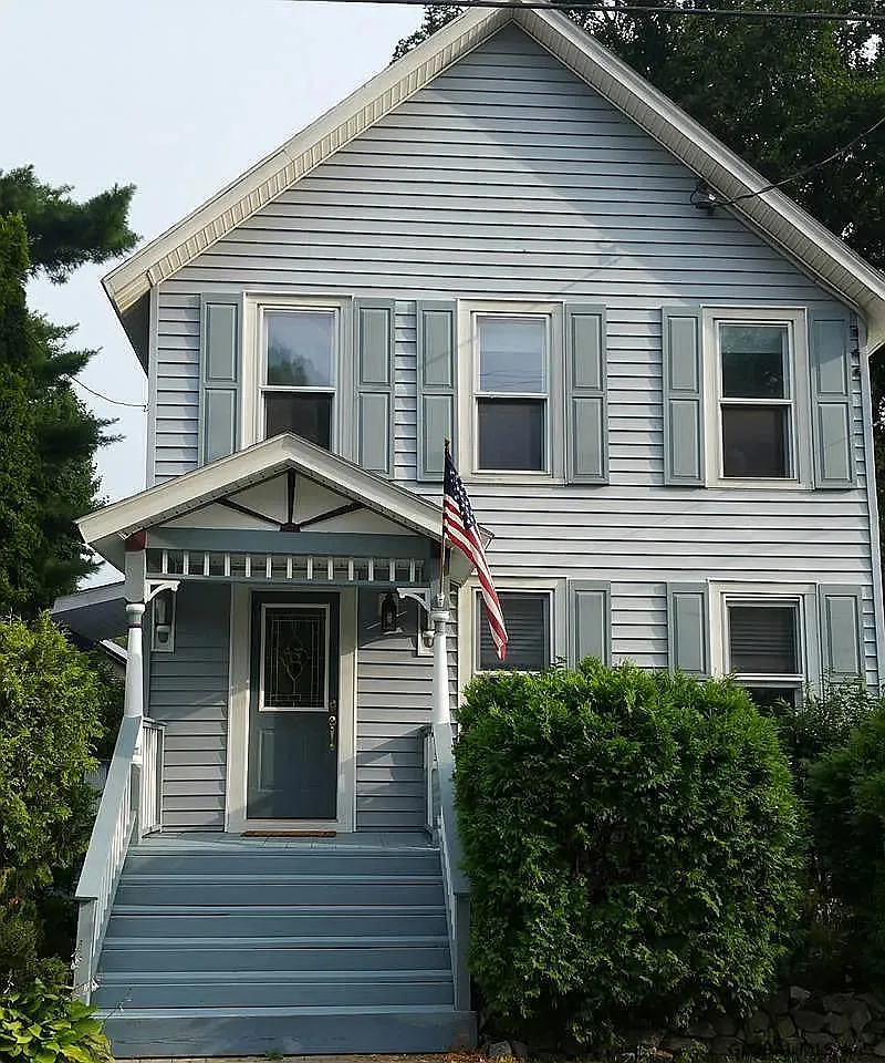 3 bed, 1300 sqft, $2,500 — Photo 1