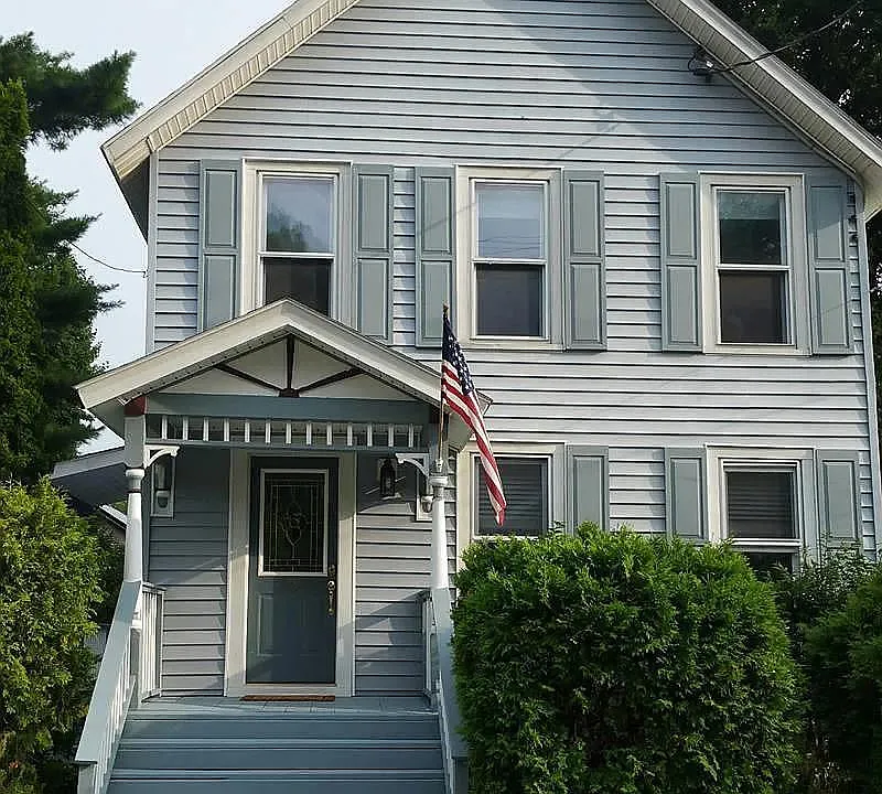 148 Middle Ave