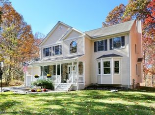 24 Chelsea Dr, Oak Ridge, NJ 07438