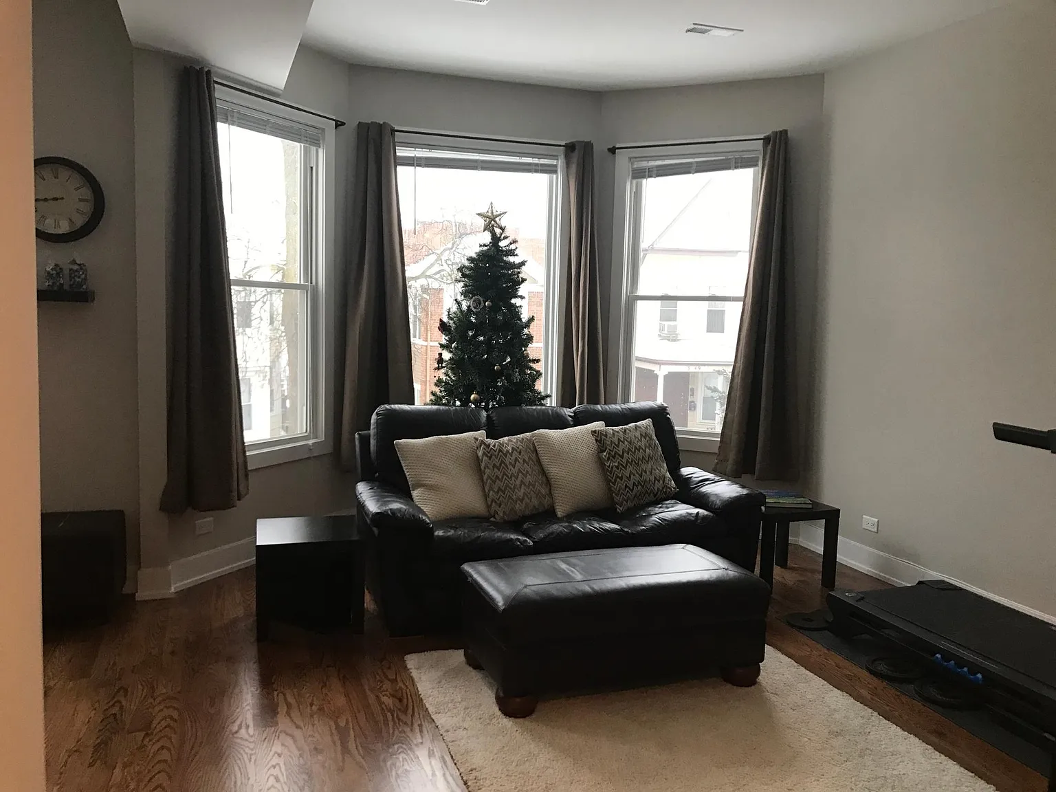 3 bed, 1600 sqft, $2,995 — Photo 2