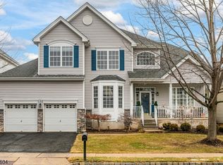 6 Stable Ln, Raritan Twp., NJ 08822