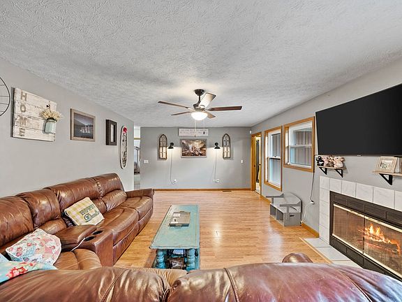 4th image of 143 Rolling Green Dr