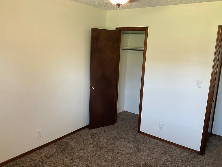 1106 Hillside Dr — Photo 8