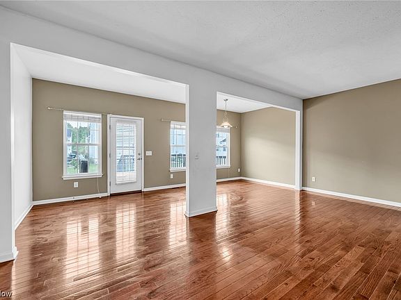 5th image of 130 River Rock Way