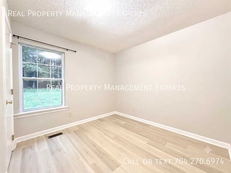 174 Overcreek Rd — Photo 10