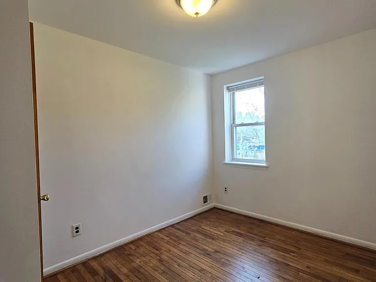 1351 Christian St — Photo 10