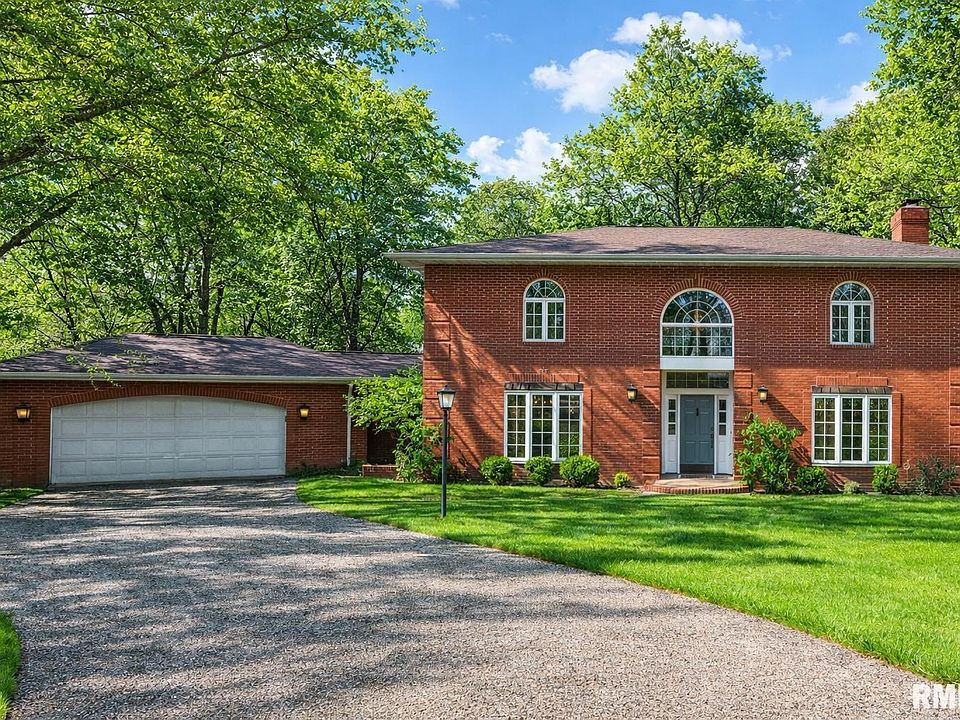 1st image of 319 W Ravinwoods Rd