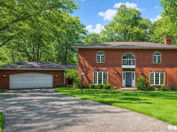 319 W Ravinwoods Rd, Peoria, IL 61615