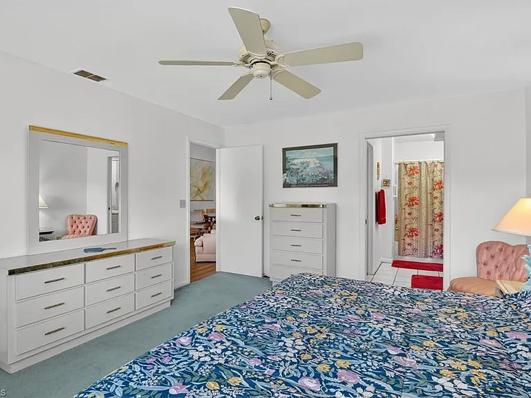 4210 Looking Glass Ln #4210 — Photo 18