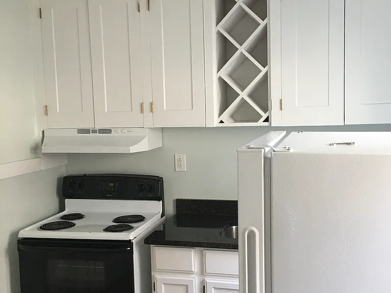 15629 Delaware Ave — Photo 2