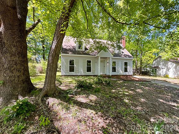 2nd image of 2113 Killarney Pl