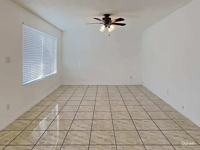2402 W Altadena Ave — Photo 4