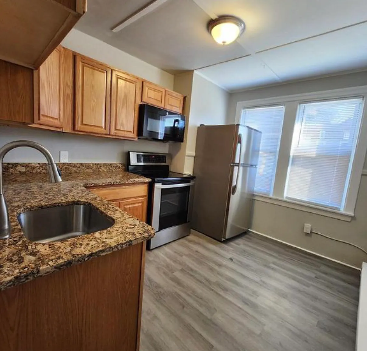 2 bed, 1200 sqft, $1,600 — Photo 3