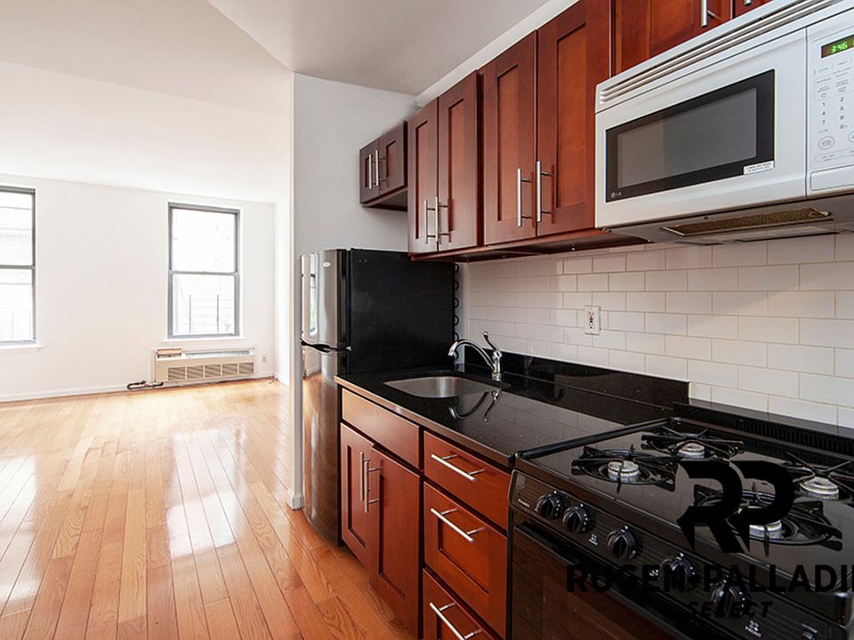 1st image of 136 Orchard St #9C