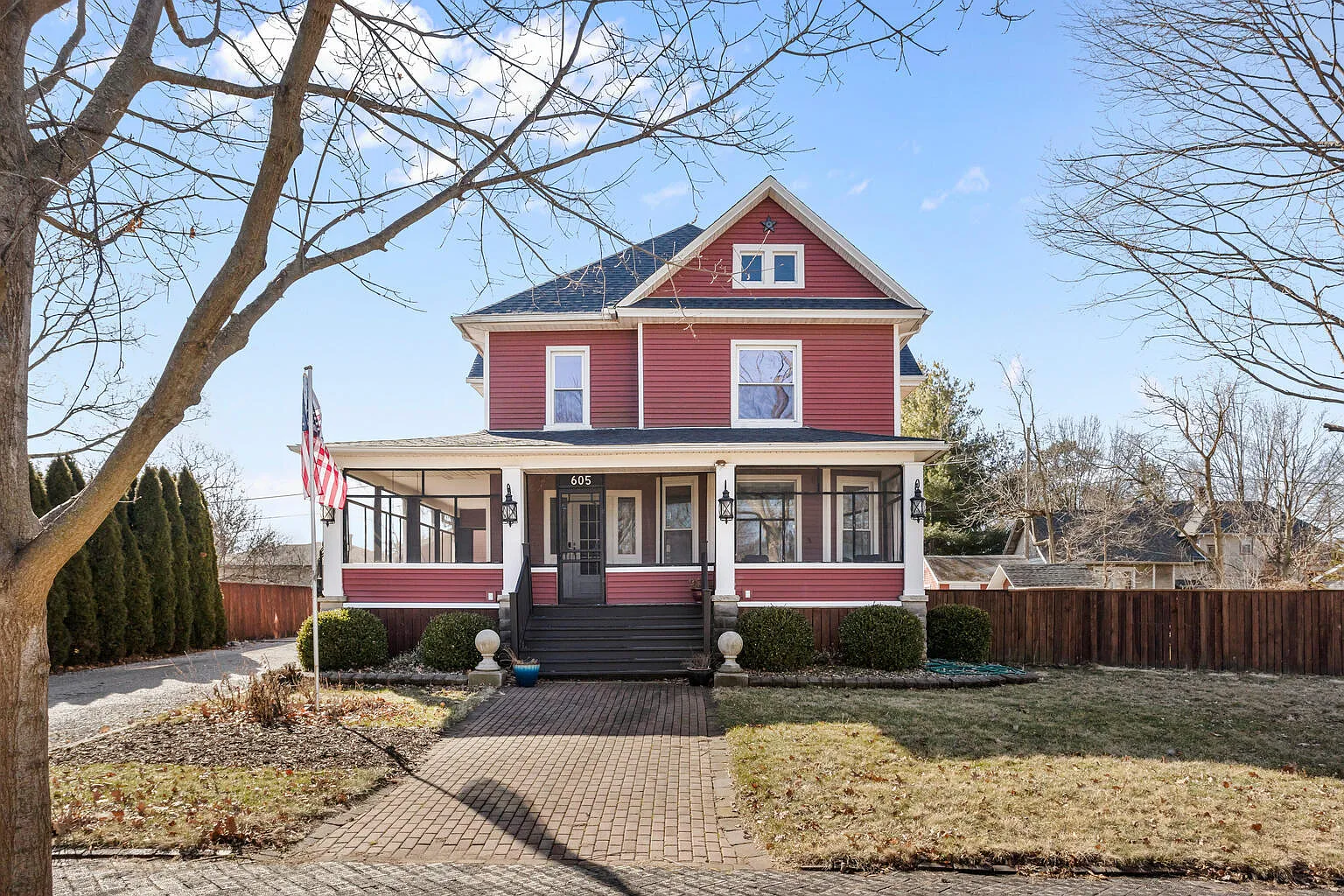 605 E Lincoln St photo 1