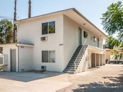 940 N Summit Ave, Pasadena, CA, 91103