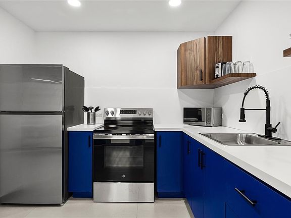 3rd image of 609 Condado #505