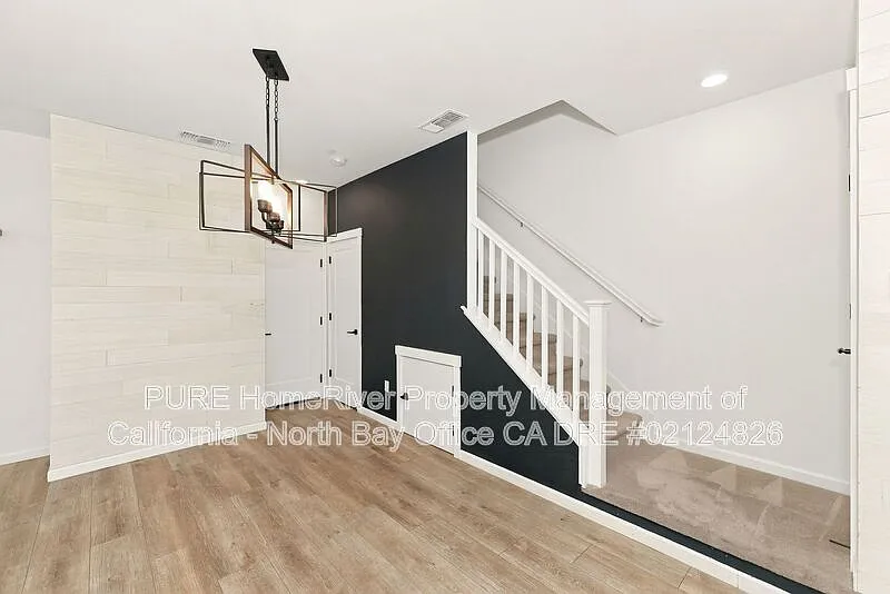 4 bed, 2.5 bath, 1608 sqft, $3,900 — Photo 4