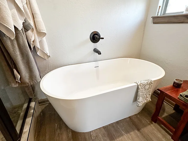 1035 Greenview Dr — Photo 17